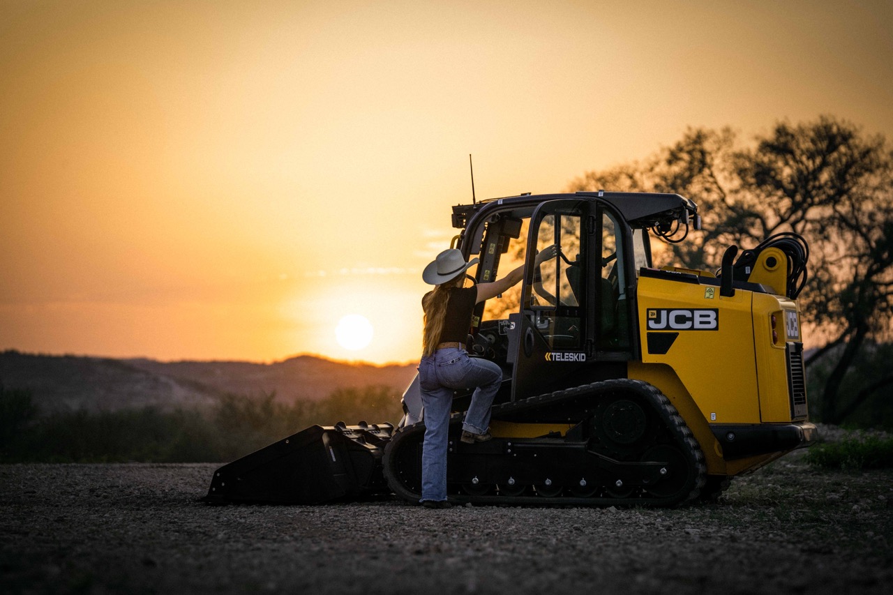 2026 JCB 3TS-8T